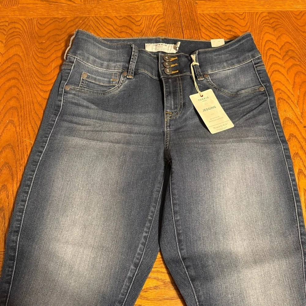 NEW Torrid Skinny Stretch Jeggings in Cascade Blue Sz 10 Casual Comfort